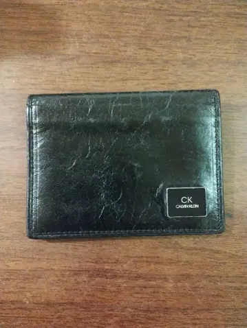 CK 블랙 가죽 이단 접이 카드 케이스