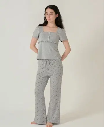 TINA: JOJUN 꽃무늬 플레어 컷 팬츠