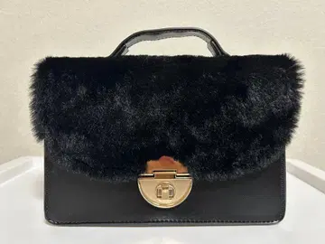 earth 퍼 블랙 핸드백