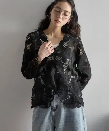 [택 포함 새상품] THE YOn 레이시 시어 가디건 블라우스 블랙