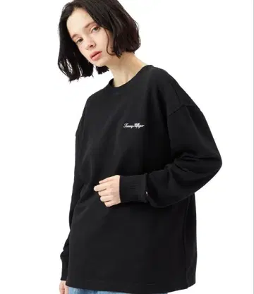 타미힐피거 쭈리 스몰 로고 맨투맨 블랙