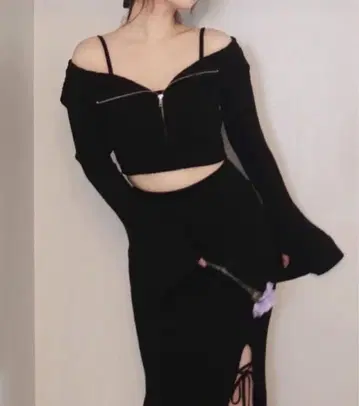 앤 마리 블랙 지퍼 크롭 탑 & 리브 스커트 세트