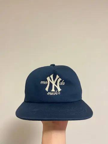 먼데이사크/mondaysuck 캡