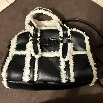 EMODA 페이크 무스탕 보스턴 백