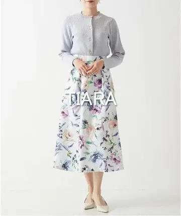 [택 포함 새상품] TIARA 꽃과 깃털 턱 플레어 스커트