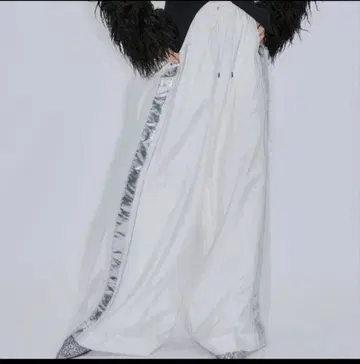 라벨에튀드 튤 디자인 메탈릭 라인 팬츠