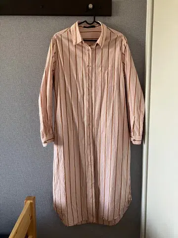 핑크와 화이트 스트라이프 롱 셔츠
