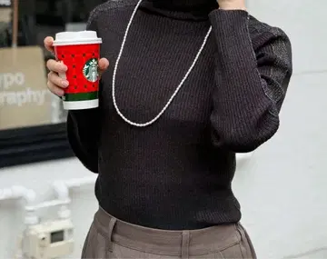 새상품급 폴리린브로 리브 터틀 스웨터 사이드 라메 라 터틀 니트