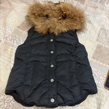 ELLE PLANIETE 블랙 다운 베스트 후드 부착