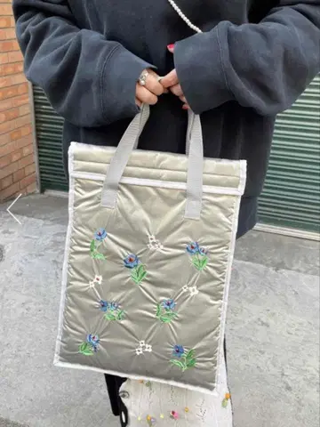 Casselini 캐세리니 자수 PC 케이스 실버 플라워