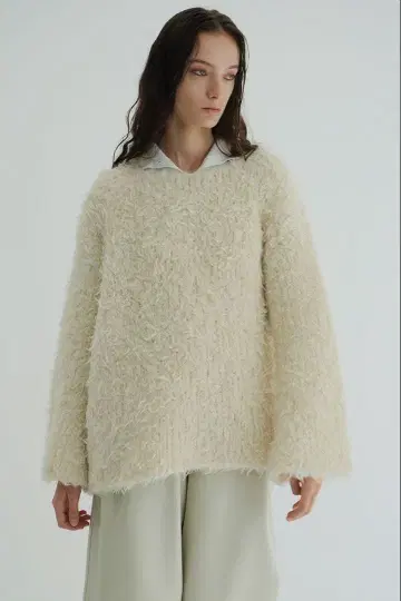 CLANE BEAR SHAGGY HAND KNIT TOPS