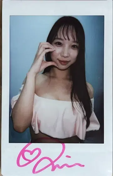 요다린 친필 사인 폴라로이드 2