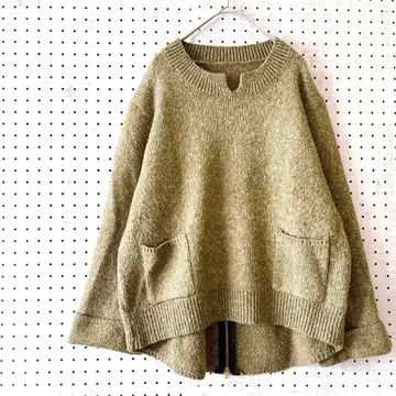 지퍼 백 디자인 니트 풀오버 포켓 부착 카키 울 혼방