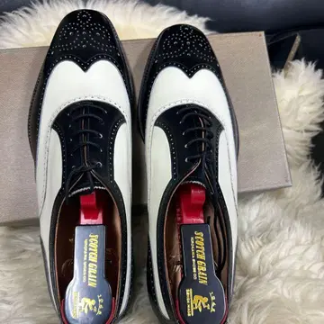 [ 새상품급 ] 스코치 그레인 바이컬러 윙팁 화이트 블랙 25.5