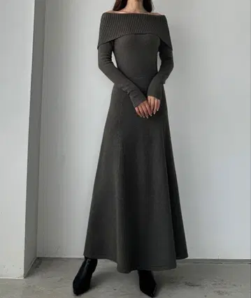 [ 미사용 새상품 ] 오프숄더 플레어 니트 원피스 / Louere