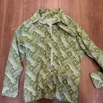 기하학 패턴 그린 컬러 긴팔 셔츠