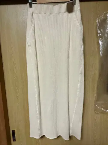 베이플로우 인기 아이보리 리브 롱 스커트