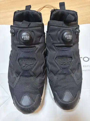 인스타 펌프 블랙 스니커즈