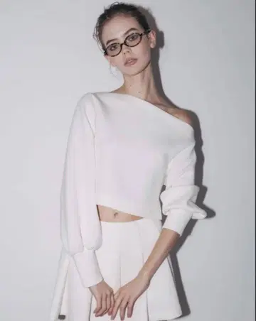 thetoe 메릴본 맨투맨 S