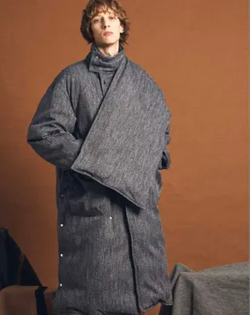 MAISON SPECIAL 머플러 달린 다운 코트