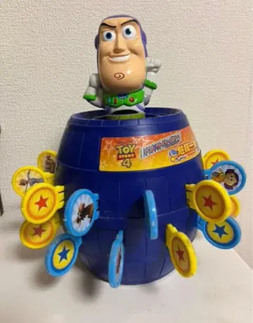 토이 스토리 4 버즈 라이트이어 검은 수염 위기일발