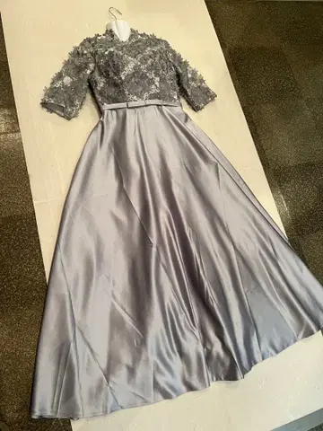 새상품급 두꺼운 원단 파티/사회/연주회/무대/촬영/컬러 실버 롱/꽃/자수