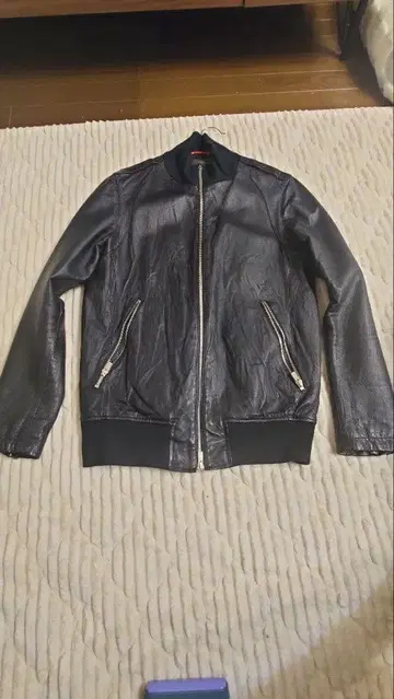 블랙 가죽 자켓 스탠드 카라