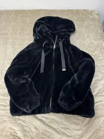 ZARA 퍼 블랙 자켓 L 사이즈