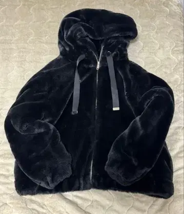 ZARA 퍼 블랙 자켓 L 사이즈