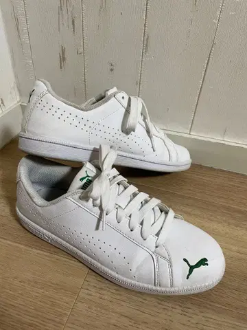 PUMA 화이트 스니커즈