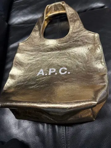 A.P.C. 골드 토트백