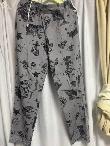 Cockman 타투 패턴 이지 팬츠 그레이