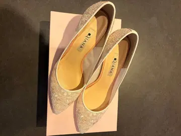 DIANA 레이스 장식 베이지 펌프스