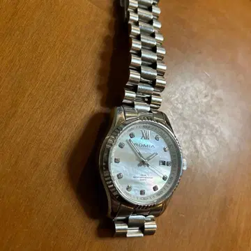 ROMIA 솔라 손목시계 다이아몬드 인덱스 쉘 다이얼 작동품 새상품급