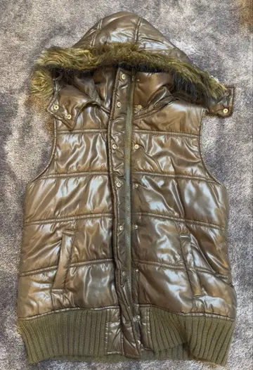 퍼 달린 다운 베스트