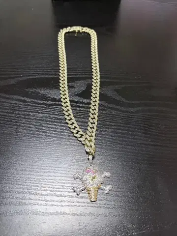 BBC 빌리어네어 보이즈 클럽 아이스크림 목걸이