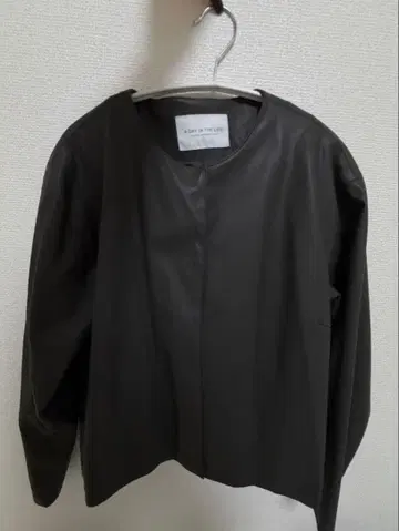 유나이티드 애로우즈 페이크 레더 자켓 노카라 아우터