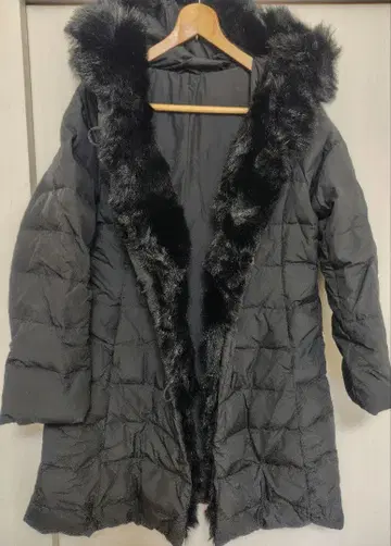 DoCLASSE 블랙 후드 부착 롱 다운 자켓