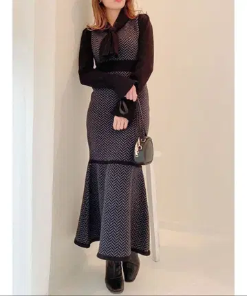 dazzlin 헤링본 태국 파스텔 니트 원피스 블랙