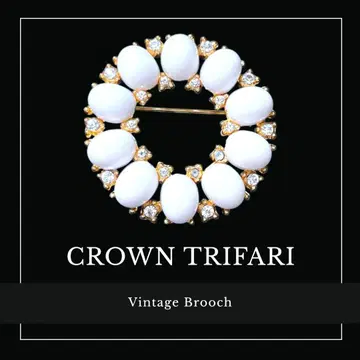 CROWN TRIFARI 밀크 유리 리스 브로치