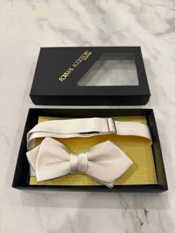 화이트 나비 넥타이 박스 브라이덜