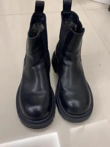 블랙 가죽 사이드 고어 부츠 통굽