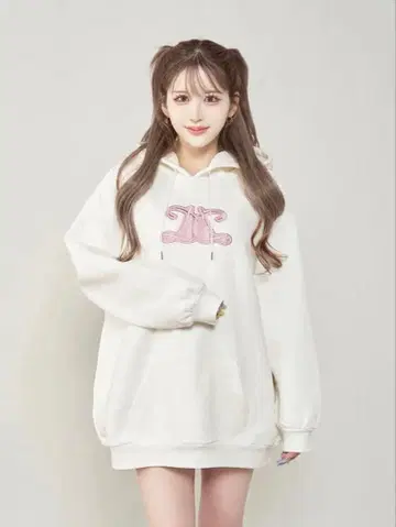 다리치 레이스업 아플리케 로고 후디