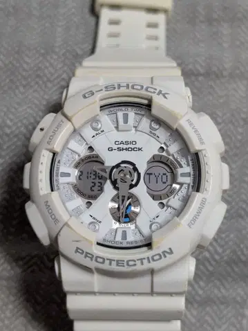 CASIO G-SHOCK 화이트 손목시계 GA-120A