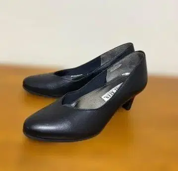 FIZZ REEN 블랙 펌프스 낮은 힐