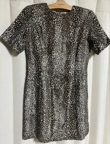 J&R 레오파드 무늬 반팔 미니 원피스 가을/겨울 제품