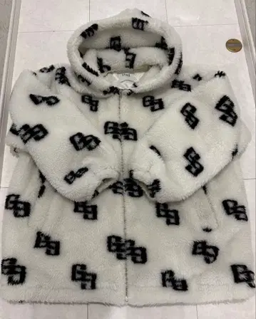 [ 2회 정도 착용 ] GYDA 제이다 보아 자켓