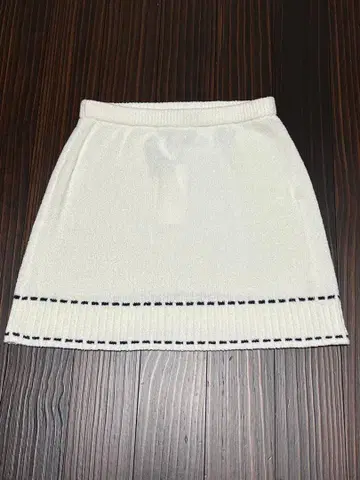 ZARA 화이트 스커트 M 사이즈