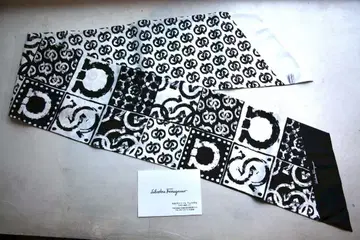 새상품 Salvatore Ferragamo 실크 스카프 박스 포함