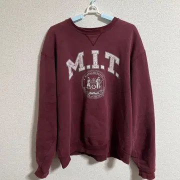 M.I.T. 로고 맨투맨 버건디